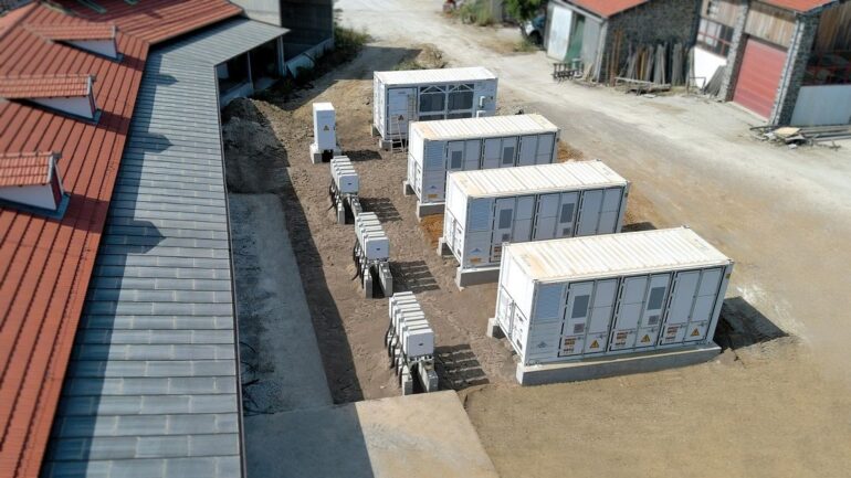 ENGAIA: Σε λειτουργία το μεγαλύτερο σύστημα αποθήκευσης ενέργειας στην Ελλάδα