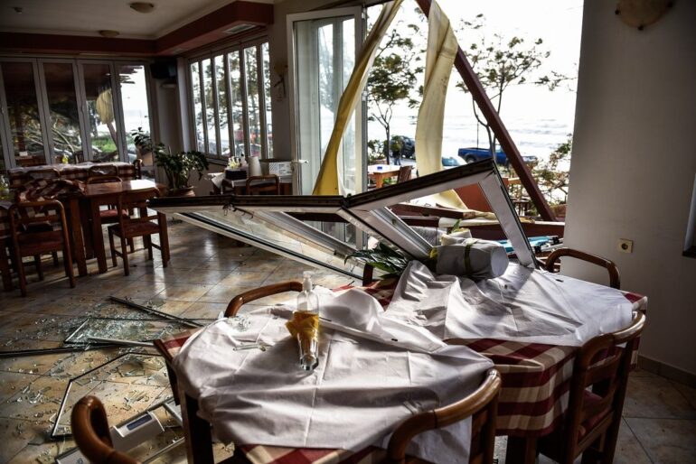 Ο «λογαριασμός» για τις αποζημιώσεις από τα καιρικά φαινόμενα