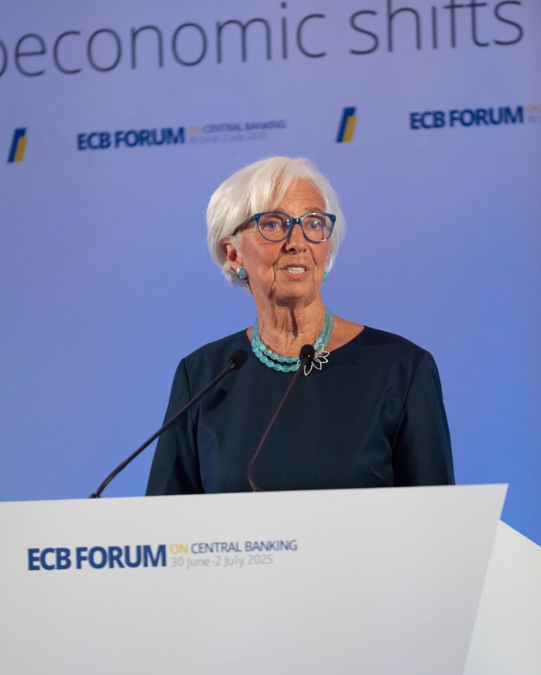 Το παράλληλο σύμπαν της οικονομίας που ζει η Λαγκάρντ