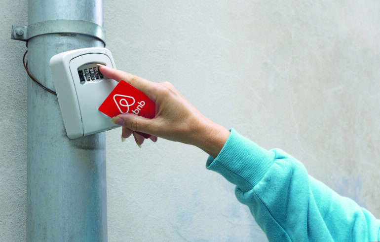 Αυστηρότεροι κανονισμοί για τις βραχυχρόνιες μισθώσεις – Η θέση της Ελλάδας