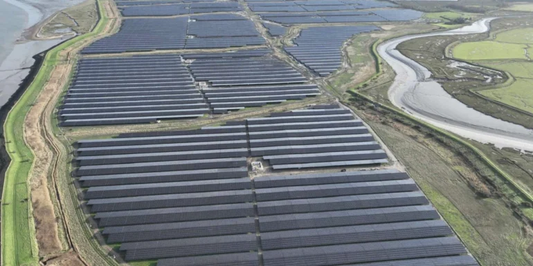 Metlen: Παρέδωσε το Cleve Hill, το μεγαλύτερο φωτοβολταϊκό της Βρετανίας