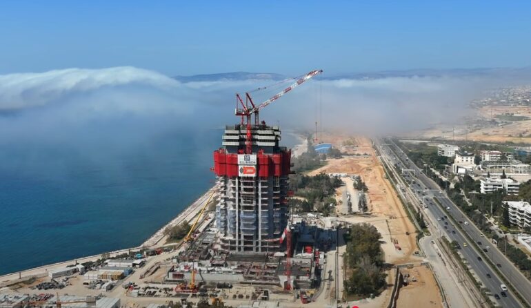 Riviera Tower: Έφτασε στον 25ο όροφο ο πρώτος παραθαλάσσιος ουρανοξύστης της Ελλάδας