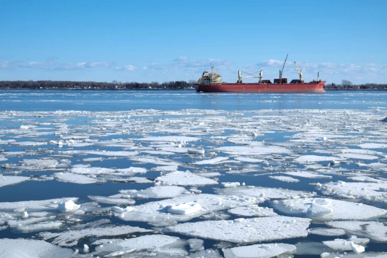 Καμπανάκι κινδύνου από τον «σκιώδη» στόλο της Ρωσίας στο αρκτικό πέρασμα