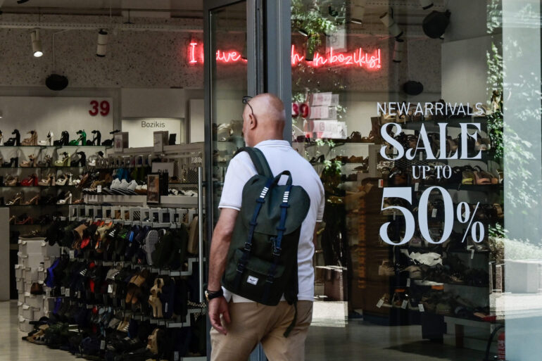 «Βουτιά» για το οικονομικό κλίμα στο λιανικό εμπόριο και στους καταναλωτές τον Ιούλιο