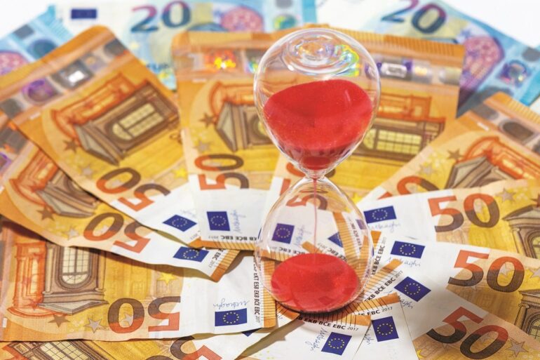 Αντίστροφη μέτρηση για σημαντικά επενδυτικά προγράμματα – Πότε λήγουν οι προθεσμίες για τις αιτήσεις