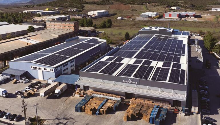Άνοδος 27% στις πωλήσεις της Παπουτσάνης το α’ εξάμηνο 2025