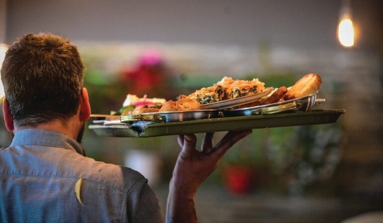 Ερευνα: Τι ζητούν οι εργαζόμενοι στον κλάδο της φιλοξενίας και του τουρισμού