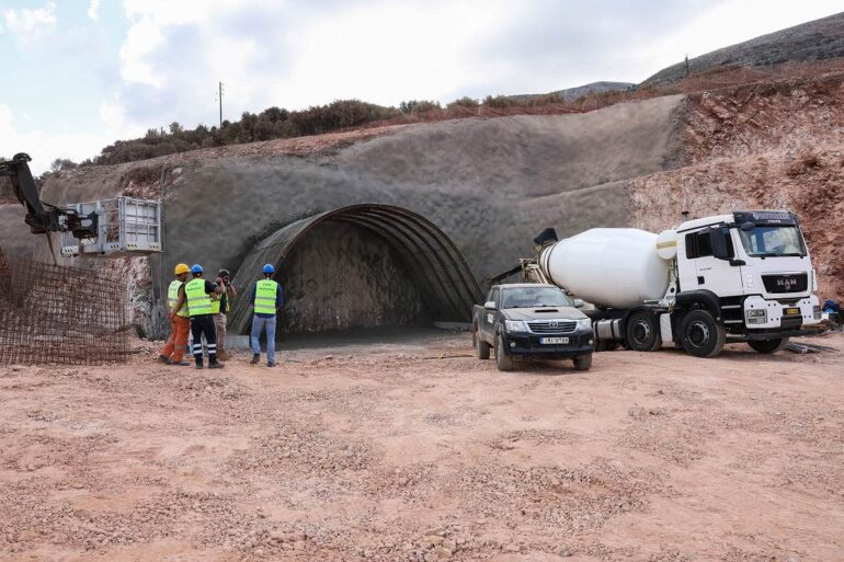 Ανατροπές στη χρηματοδότηση και… «κούρεμα» σε 153 έργα