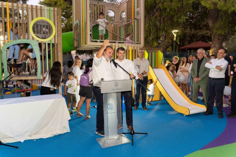 Εγκαινιάστηκε παιδική χαρά με τη σφραγίδα και το όραμα της Seajets, του Μάριου Ηλιόπουλου