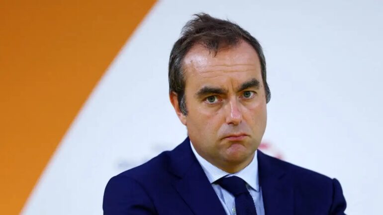 Ο Σεμπαστιέν Λεκορνού νέος πρωθυπουργός της Γαλλίας εν μέσω διαδηλώσεων και πολιτικής κρίσης