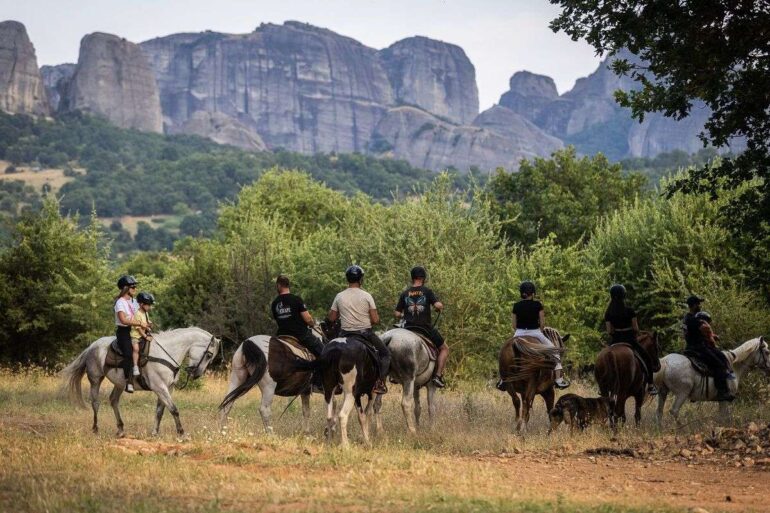 Κυνήγι τρούφας με άλογα στα επιβλητικά Μετέωρα