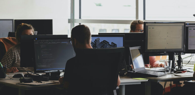 Τέλος εποχής για Windows 10 και εκδόσεις Office – Ποιες επιλογές έχουν οι επιχειρήσεις