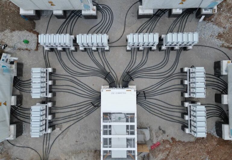 Όμιλος ΔΕΗ: Έναρξη κατασκευής νέου σταθμού μπαταριών (BESS) στο Αμύνταιο