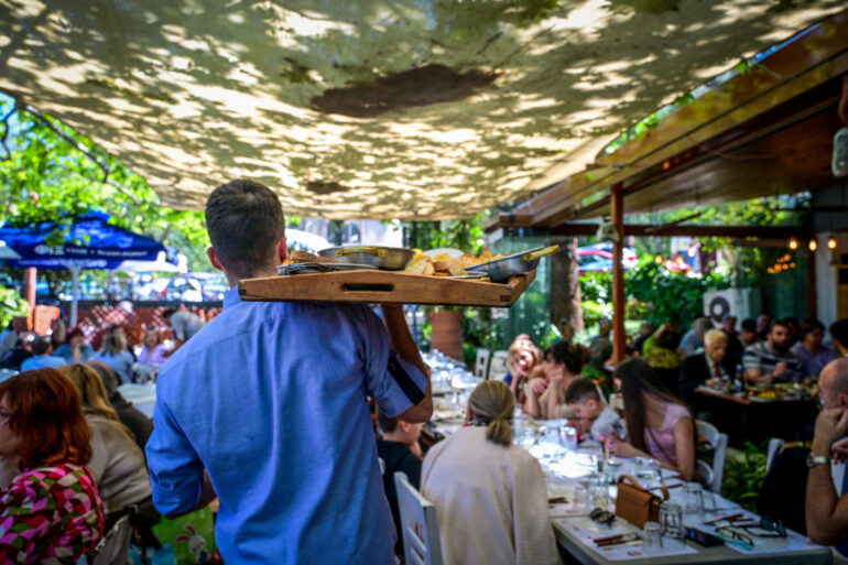 Ένας στους δέκα εργοδότες χρωστά δεδουλευμένα