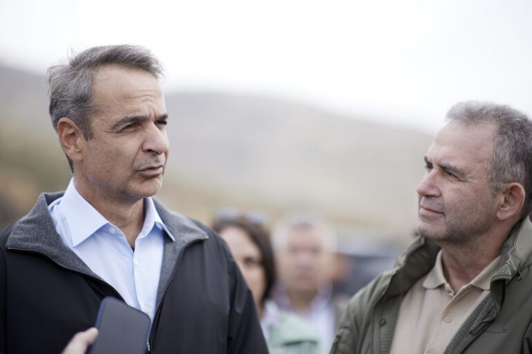 «Γαλάζια» ανταρσία απειλεί τον Μητσοτάκη