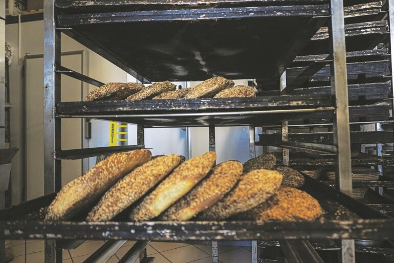 Σήμα κινδύνου από τους αρτοποιούς για τα δημοτικά τέλη