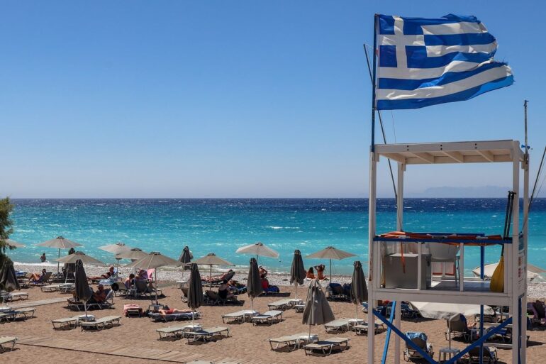 Ελληνικός τουρισμός: Τα 5,7 εκατ. Γερμανοί και ο «γυμνός βασιλιάς»