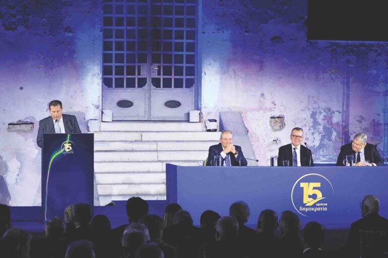 «Ταρακούνησε» το Μαξίμου η εκδήλωση των 15 χρόνων της «δημοκρατίας»