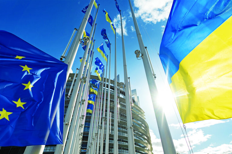 Η πολεμική χρηματοδότηση τινάζει στον αέρα τον προϋπολογισμό της Ε.Ε.