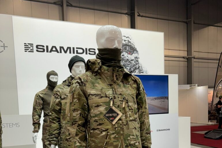 Οι Ελληνες που «ράβουν» για τους στρατούς ξένων χωρών