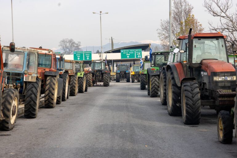 Δευτέρα η συνάντηση αγροτών – Μητσοτάκη – 14 αιτήματα έχουν οι παραγωγοί με τα τρακτέρ… stand by