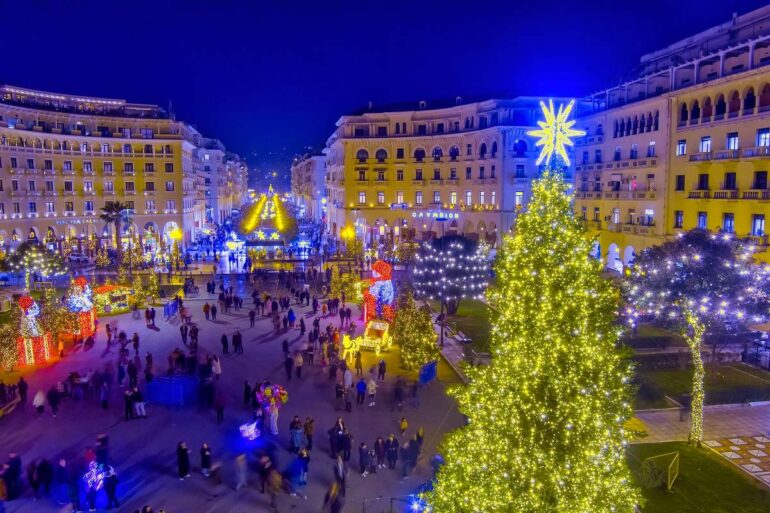 Εκτόξευση στις προκρατήσεις για τις γιορτές των Χριστουγέννων