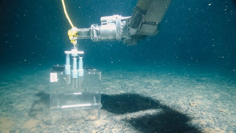 Πεδίο γεωπολιτικής σύγκρουσης γίνεται ο πυθμένας του Ειρηνικού