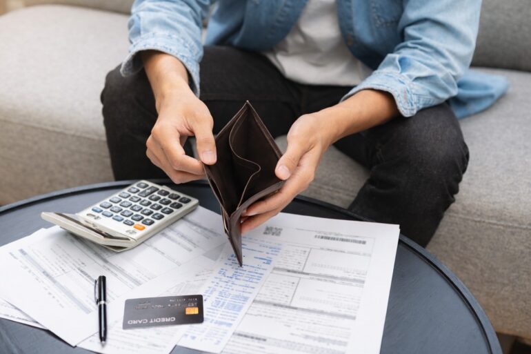 Μικρές αποφάσεις, μεγάλος αντίκτυπος: Πώς διαχειρίζονται οι Έλληνες το διαθέσιμο εισόδημα;