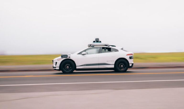 Σε πλήρως αυτόνομη εποχή εισέρχονται τα ρομπότ ταξί στο Τενεσί