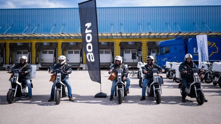 Τα ΕΛΤΑ φέρνουν τη νέα εποχή στην αλληλογραφία με 250 ηλεκτροκίνητα δίκυκλα