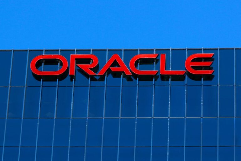 Η Oracle σχεδιάζει συγκέντρωση έως 50 δισ. δολαρίων για υποδομές cloud και ανάπτυξη AI