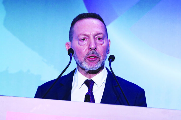 Οι επενδύσεις αυξάνονται, αλλά η Ελλάδα μένει πίσω