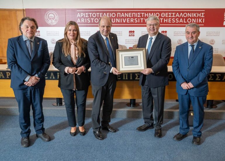 HELLENiQ ENERGY: Δωρεά εξοπλισμού στις Εστίες του ΑΠΘ